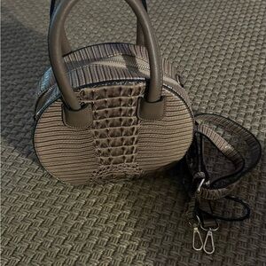 Chic Textured Round Handbag